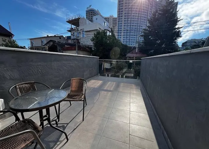 аркадія, з терасою та 3 хв до моря Appartement Odessa